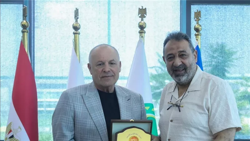 أبو ريدة يلتقي عبد الغني لبحث سبل التعاون بين الجانبين