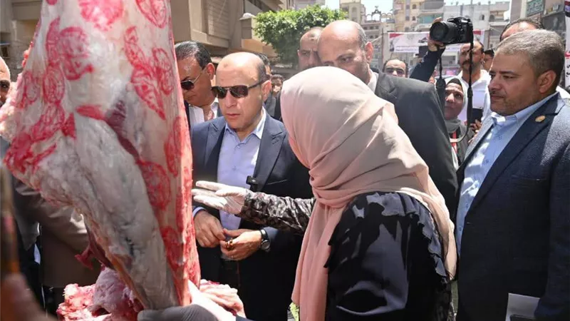 محافظ الغربية يعلن توفير 14 شادرًا لبيع اللحوم البلدية بأسعار مخفضة بالمراكز