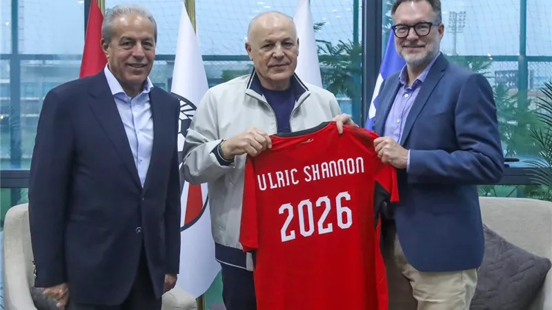 أبو ريدة يستقبل السفير الكندي في اتحاد الكرة بحضور خالد الدرندلي