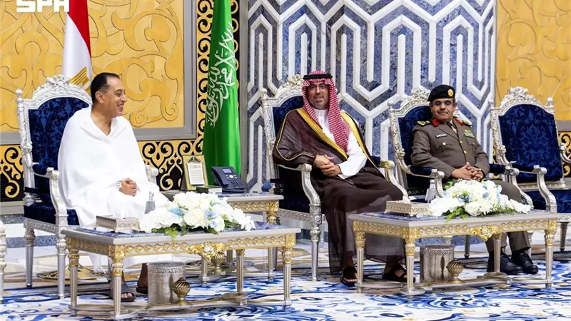 رئيس مجلس الوزراء يصل إلى مدينة جدة لأداء فريضة الحج 