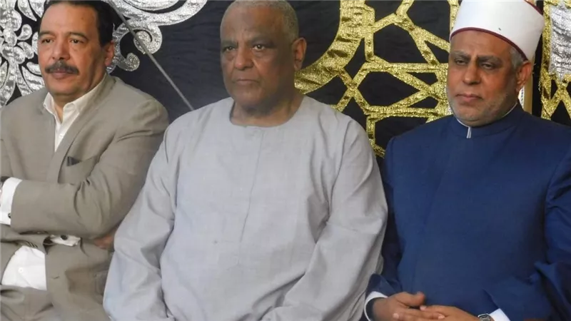 وفد الأزهر يقدم واجب العزاء للدكتور عباس شومان في وفاة ابن عمه