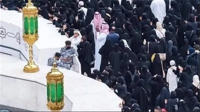 نساء مكة يطفن وحدهن في الحرم يوم عرفة.. أعرف السبب