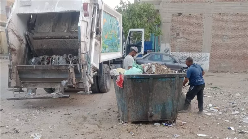 حي الجناين بالسويس يرفع درجة الاستعداد ويكثف حملات النظافة استعدادا للعيد