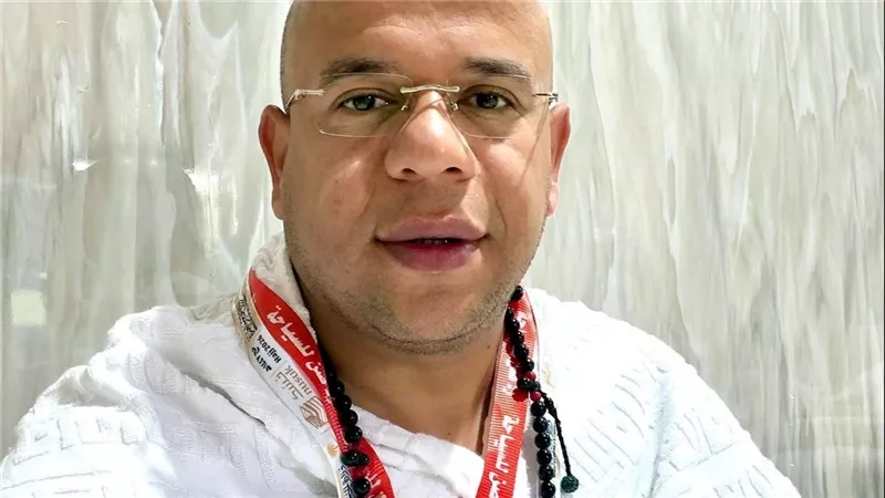  دعاء حاج بسيط يهز القلوب.. الشيخ أسامة قابيل يشارك قصة مؤثرة من عرفات