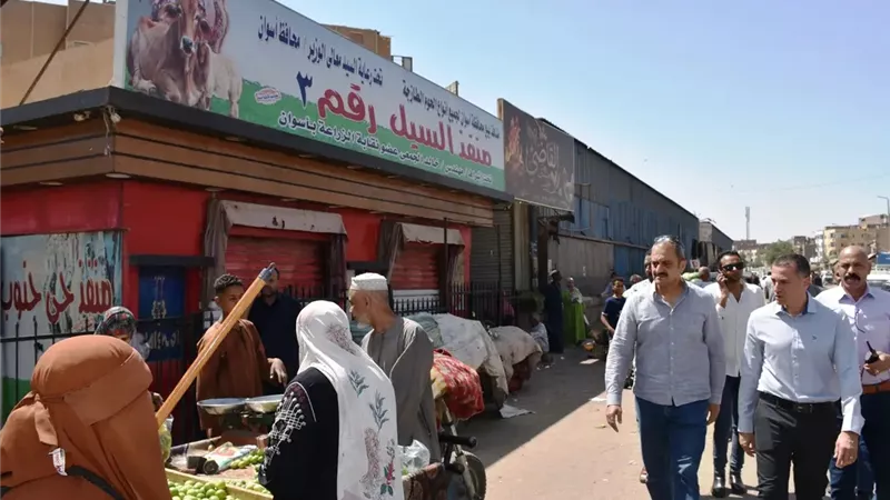 محافظ أسوان يجرى حركة تغييرات محلية محدودة لتعزيز الأداء وتحقيق الانضباط 