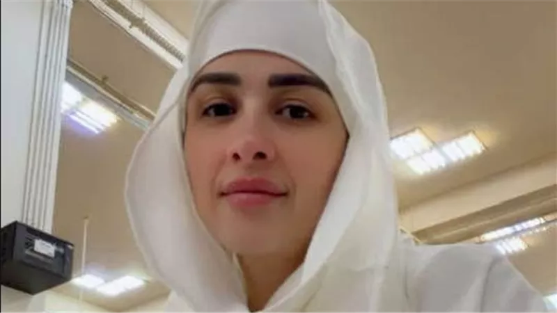 بدون تعليق.. ياسمين عبد العزيز توثق لحظاتها الروحانية بالحج  
