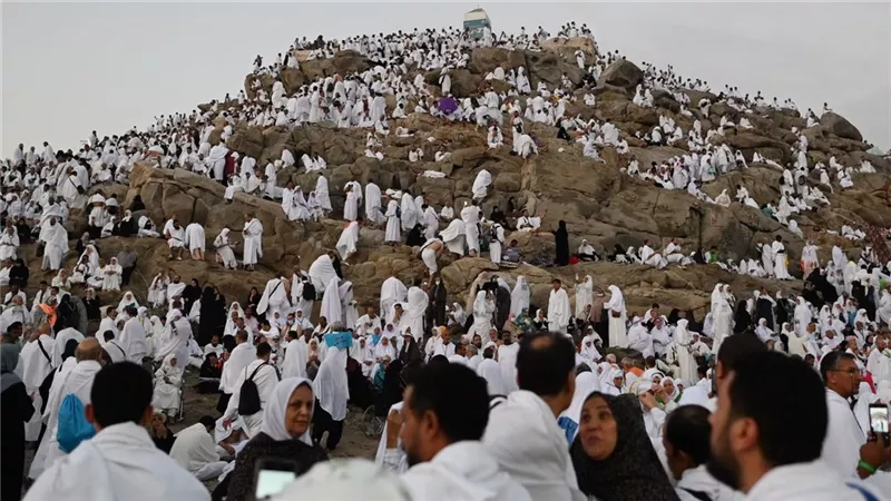 وزارة السياحة تضع خطة متكاملة لحماية الحجاج من حرارة المشاعر المقدسة المرتفعة