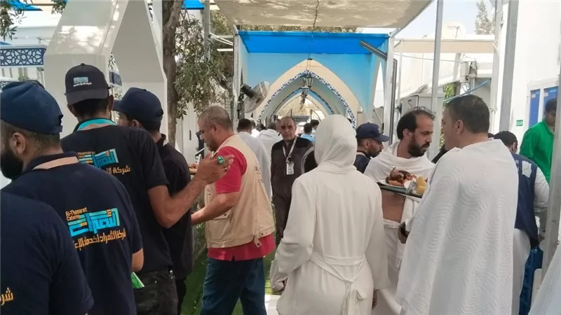 استقرار مخيمات الحج السياحي بعرفات وحل فوري لأعطال الكهرباء بسبب الحرارة 
