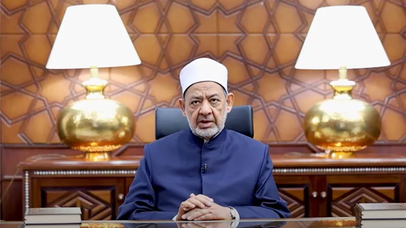 شيخ الأزهر يعزي السفيرالسعودي بالقاهرة في وفاة والده ويدعو له بالرحمة والمغفرة