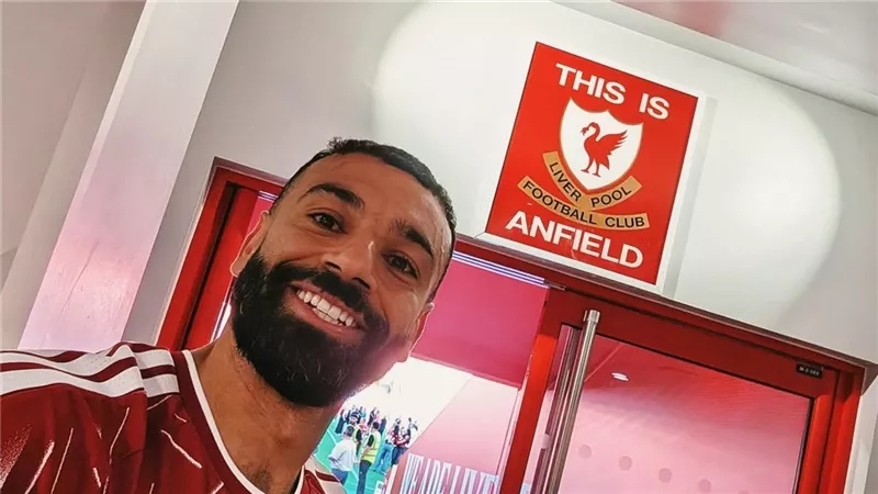 حساب الدوري الإنجليزي يحتفي بمسيرة محمد صلاح  التاريخية مع ليفربول