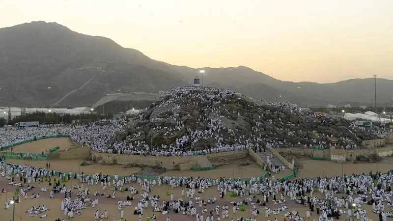 مشعر عرفات الآن مباشر.. توافد الحجاج إلى جبل الرحمة في يوم الوقفة الكبرى