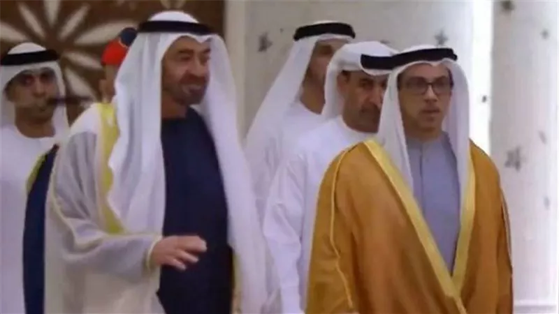 رئيس الإمارات يؤدي صلاة عيد الأضحى في جامع الشيخ زايد الكبير