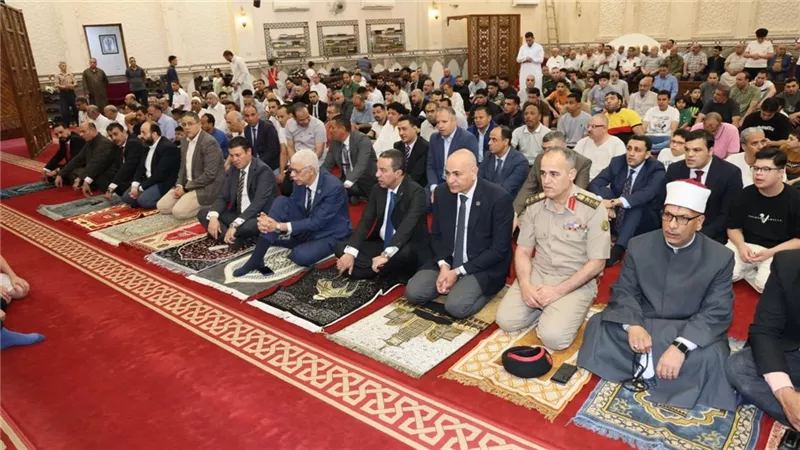محافظ المنوفية يؤدي شعائر صلاة عيد الأضحي المبارك بمسجد الرؤوف الرحيم