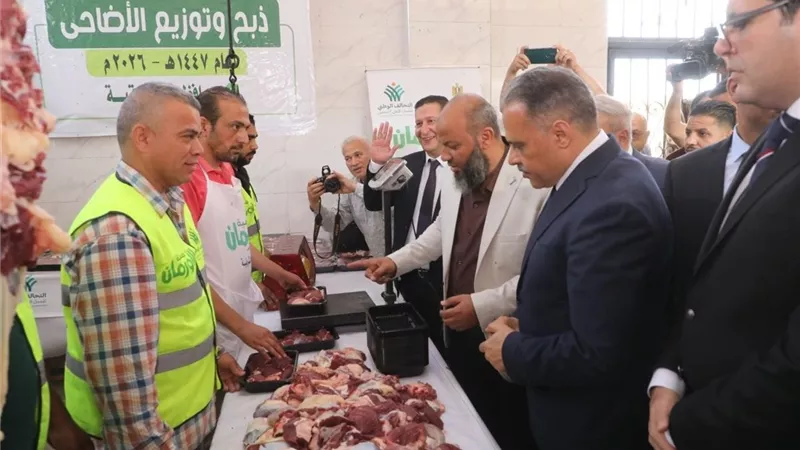 من داخل مجزر الإبراهيمية.. محافظ الشرقية يشهد صك الأضحيات وتوزيع اللحوم