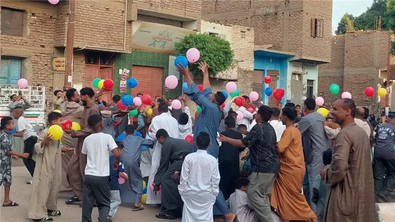 لعب وضحك الأطفال يملأ المكان.. “العيد أحلى” يرسم البهجة بمراكز شباب الأقصر