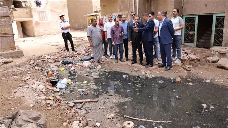 محافظ المنوفية يفاجئ مدينة منوف ويتفقد شكوى أهالي مساكن سوق الأحد