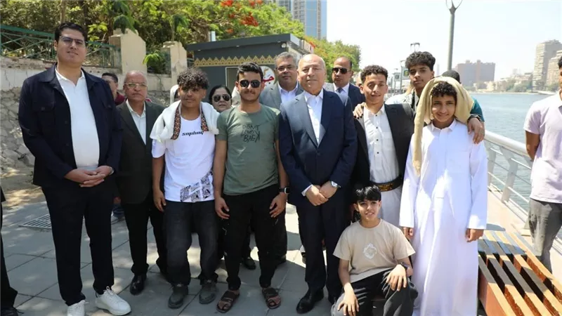 محافظ القاهرة يشارك المواطنين احتفالات عيد الأضحى بممشى أهل مصر