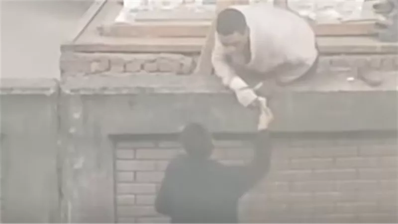 بعد الفيديو المتداول.. إيقاف قائد قطار بالسكة الحديد عن العمل وإحالته للتحقيق 