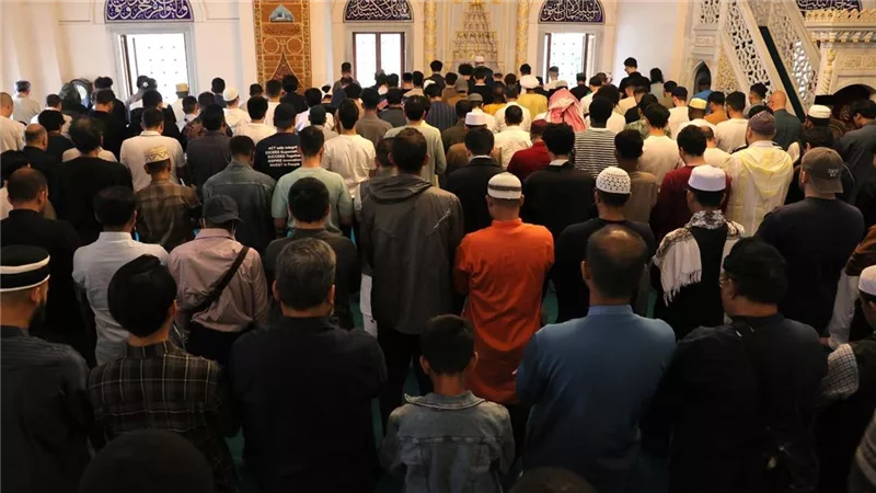 إقامة صلاة العيد ٣ مرات في اليابان.. ومواطن مصري يشيد بمسجد طوكيو