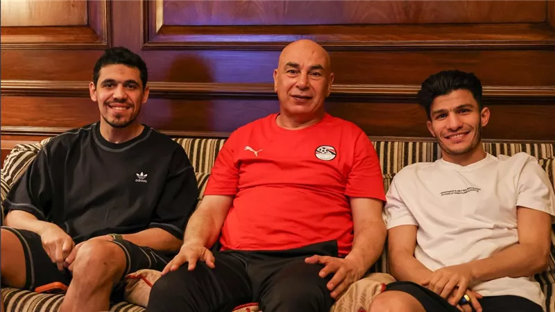 حسام حسن يستقبل ضحايا الصليبي عيسى وحمدي قبل السفر لكأس العالم