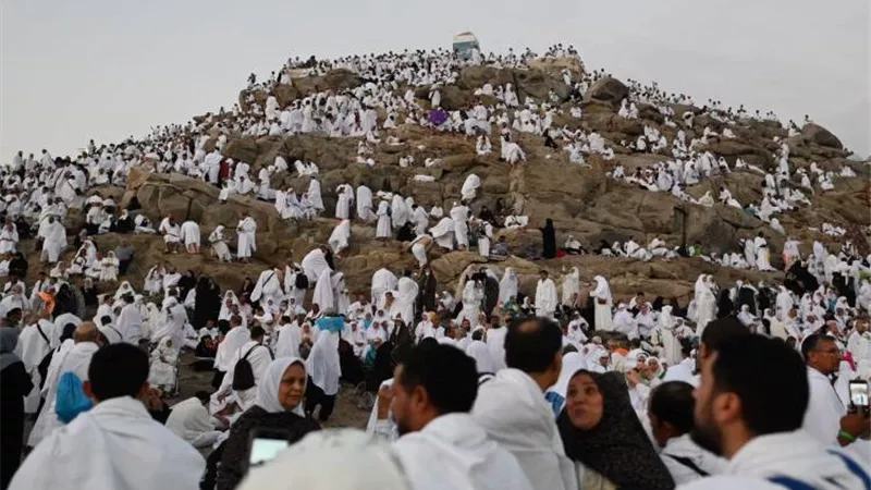 رئيس البرلمان العربي يشيد بالنجاح الكبير لموسم الحج ويثمّن جهود السعودية