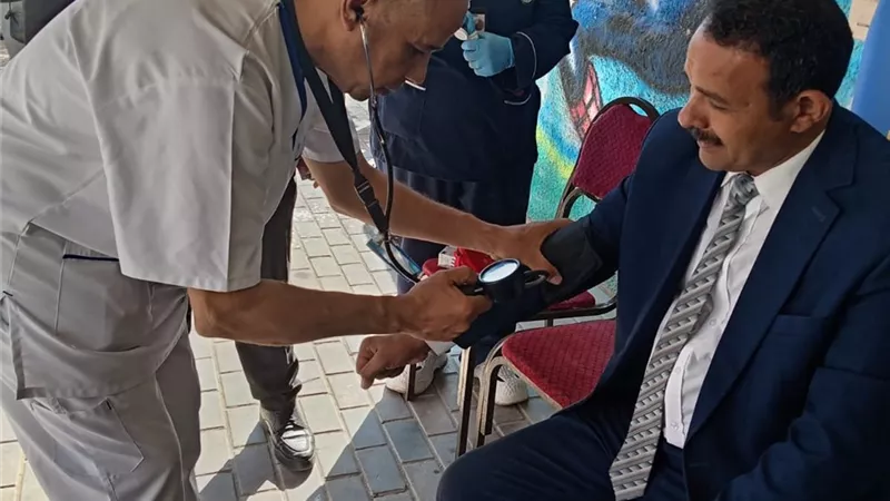 الرعاية الصحية بالسويس تواصل تنفيذ مبادرة «عيد واطمن» بوحدة طب أسرة السويس
