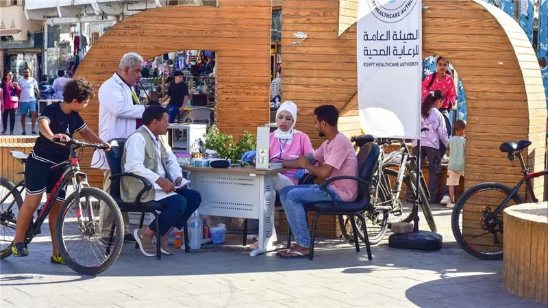 الرعاية الصحية: استمرار انتشار الفرق الطبية بالمحافظات لتقديم الفحوصات الطبية