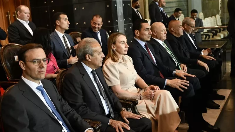 وزير الشباب والرياضة يؤازر منتخب مصر فى وديته أمام نظيره الروسي