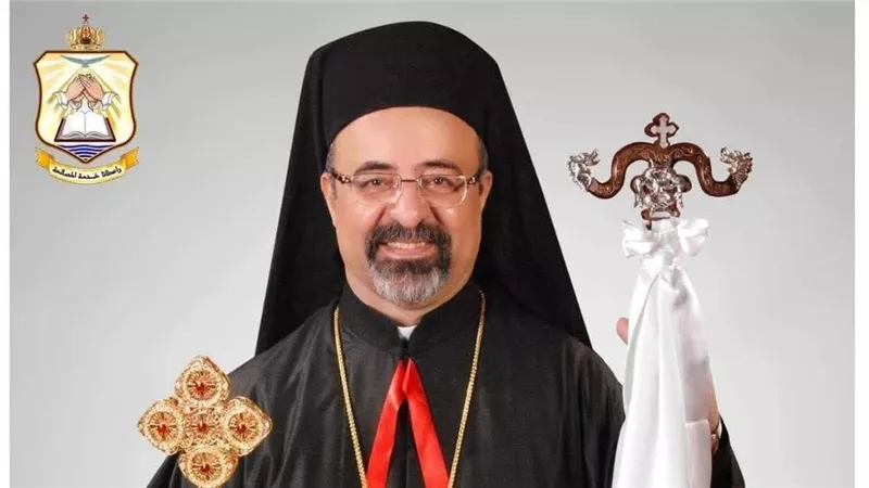 الأنبا إبراهيم إسحق يغادر أرض الوطن للمشاركة في تنصيب البطريرك الكلداني