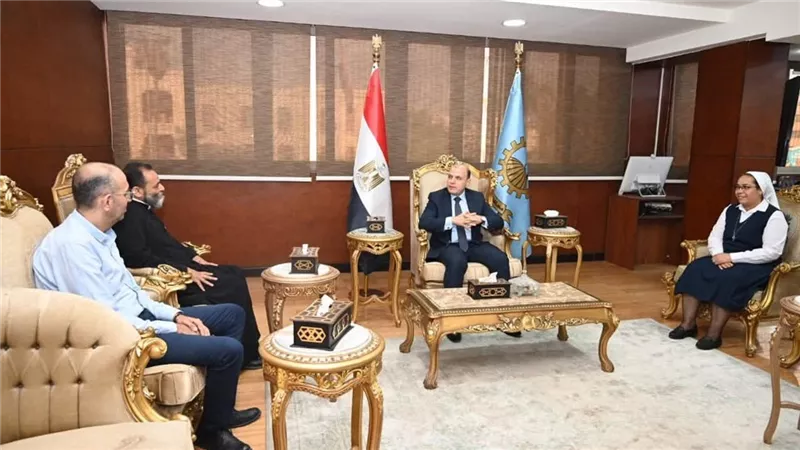 الكنيسة القبطية الكاثوليكية بطنطا تهنئ محافظ الغربية بعيد الأضحى المبارك