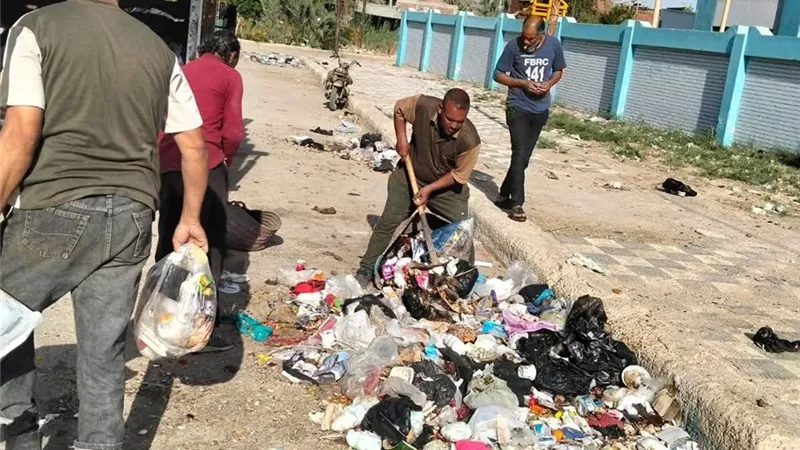 حي الجناين بالسويس يواصل حملات النظافة المكثفة ورفع التراكمات خلال أيام العيد