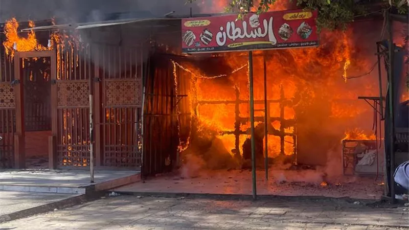 حريق يلتهم كافيه ومطعم كبده بحسن المأمون بمدينة نصر