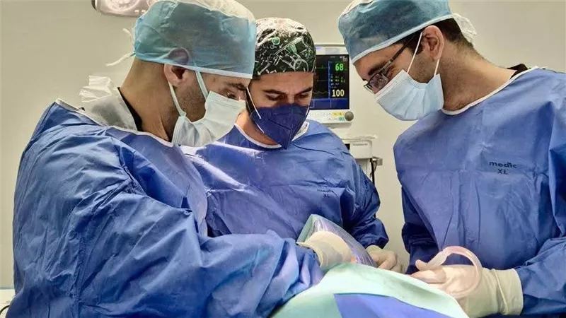 أبطال هيئة الرعاية الصحية يواصلون العطاء بلا توقف.. وإجراء أكثر من 550 عملية