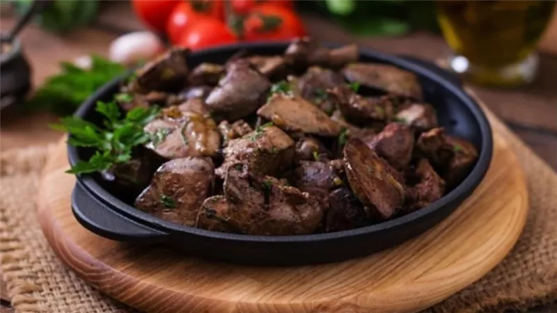 الكبدة المحمرة بالبهارات..تتميز بنكهاتها الغنية وتوابلها الشهية 