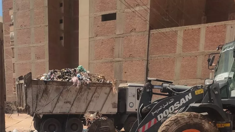 محافظ الغربية يقود أكبر حملة نظافة بالمحلة ويعلن رفع 400 طن مخلفات
