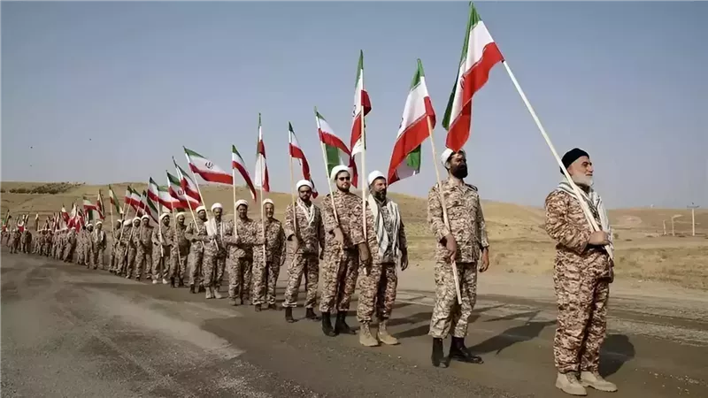 مقتل شخصين.. الحرس الثوري الإيراني يتوعد بالرد على استهداف جزيرة لارك