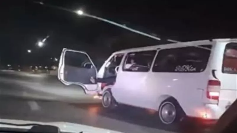 محافظ السويس يوجه بضبط سائق ميكروباص ظهر في فيديو استعراضي واتخاذ اللازم  