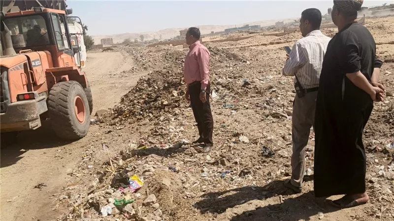حملة مكبرة لرفع المخلفات وتحسين مستوى النظافة بمدخل قرية بني غالب في أسيوط