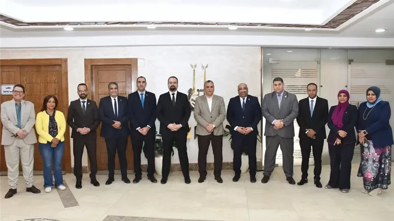 نائب محافظ أسوان يستقبل مديري المستشفيات الجدد بالمحافظة