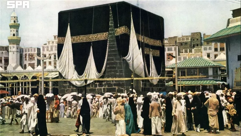 أول صور ملونة للحرم المكي.. قصة شاب باكستاني وثّق رحلة الحج بعدسته قبل 74 عاما