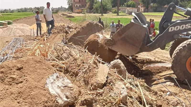 حملات مكثفة بسوهاج تنجح في إزالة أبراج مخالفة وتعديات زراعية بالمهد