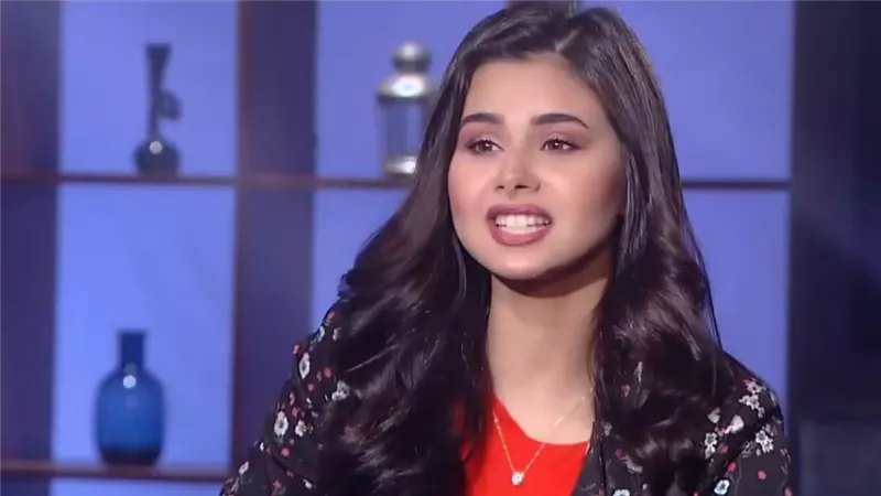 منة عرفة: لست على خلاف مع إلهام شاهين.. ولا أقبل فرض الوصاية 