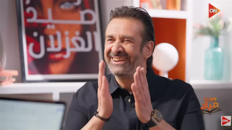 كريم عبدالعزيز: الرباعيات تطرح أفكار مختلفة.. لا أشعر بالملل أثناء قراءتها