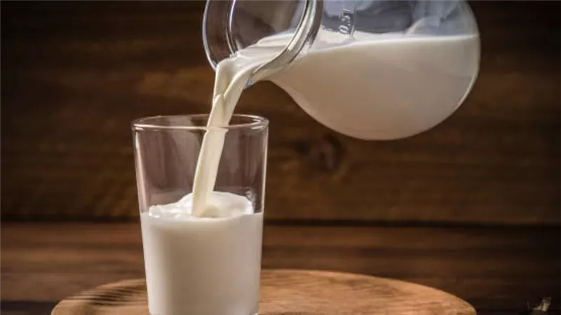 الحليب كامل أم منزوع الدسم.. أيهما أفضل لصحة القلب والوزن؟