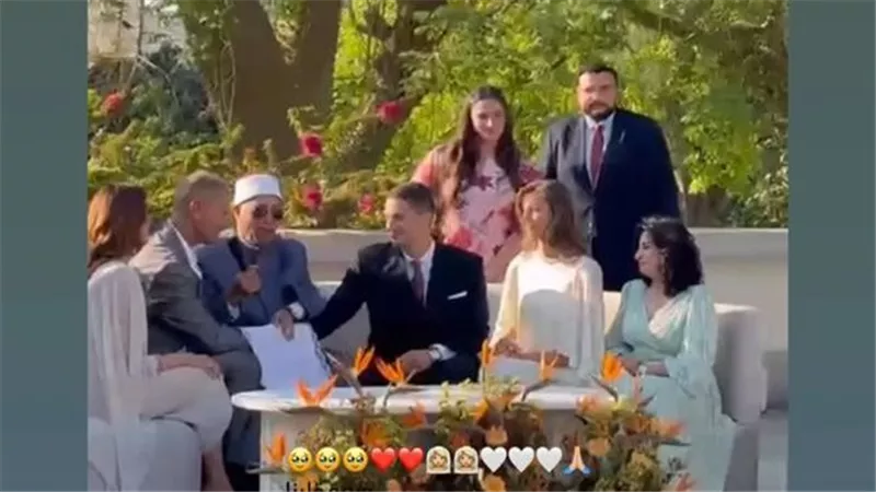قرة عيني وقطعة من قلبي وحياتي كلها.. تامر هجرس يحتفل بعقد قران ابنته