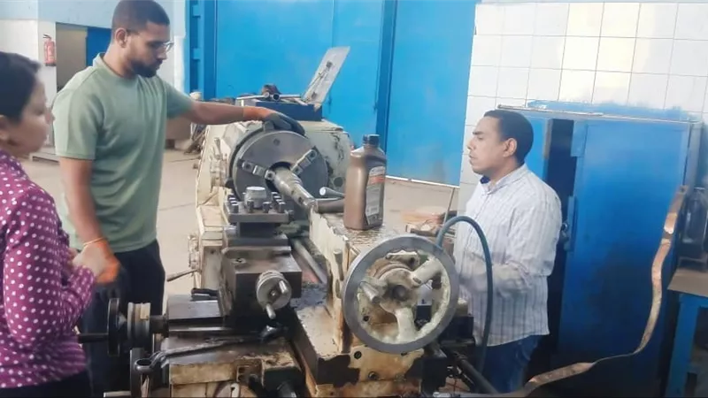 سويلم يتابع حالة محطات رفع المياه وجهود مصلحة الميكانيكا والكهرباء خلال العيد