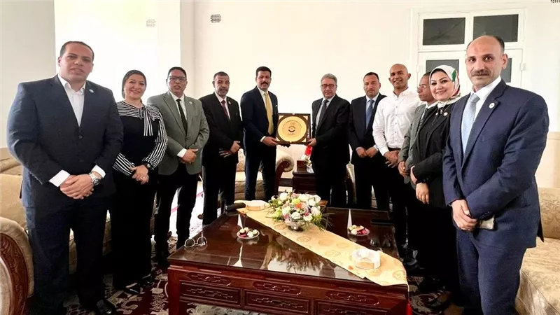 وفد حزب الحرية المصري يلتقي السفير المصري في بكين 