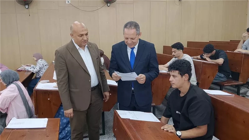 رئيس جامعة دمياط يتفقد لجان الامتحانات بعد استئنافها عقب إجازة العيد