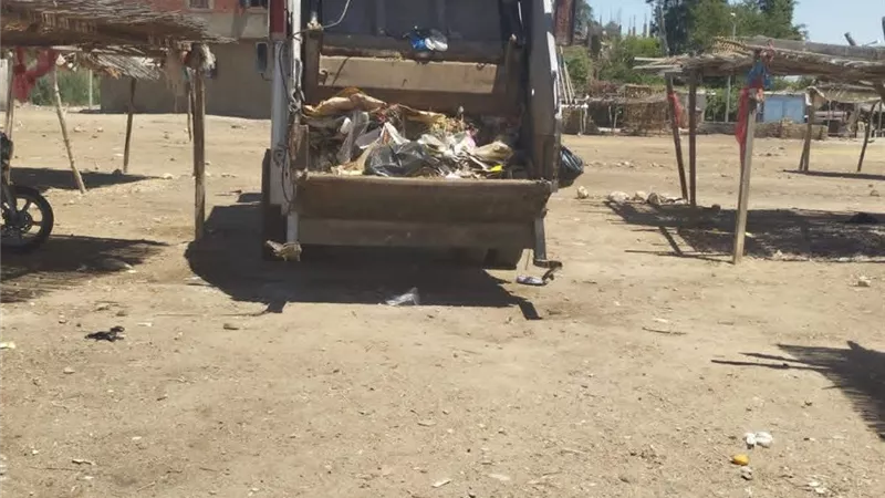حي الجناين يواصل حملات رفع المخلفات والتراكمات بعدد من القرى والمناطق 