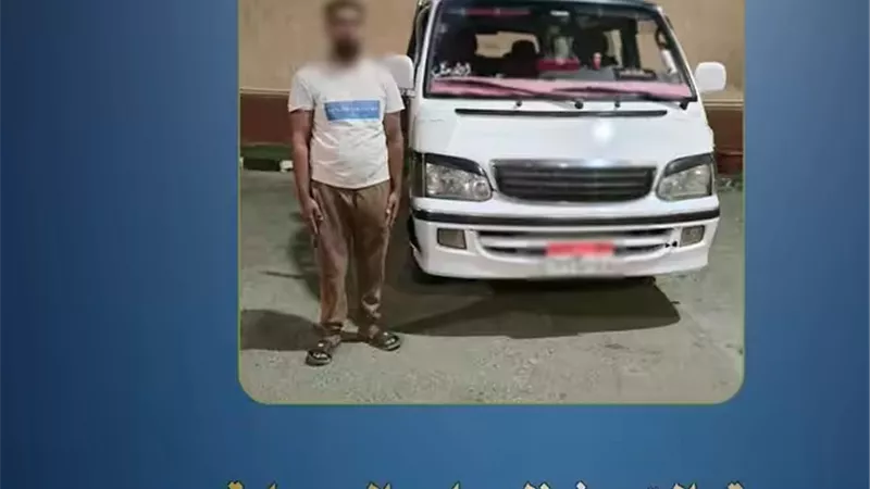 التحقيق مع قائد ميكروباص بالسويس بعد ظهوره في فيديو يقود برعونة